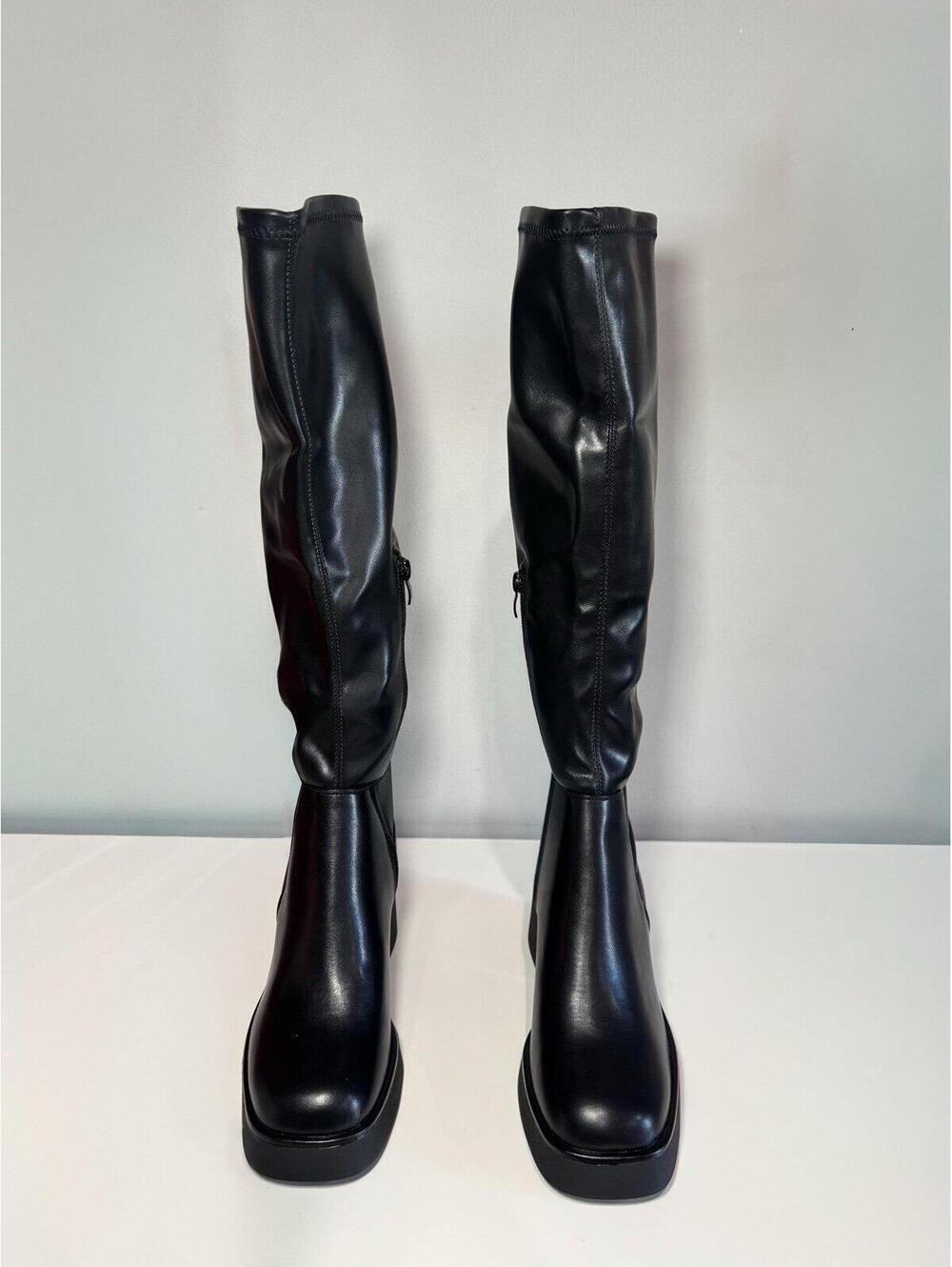 Black boots - Picture 2 of 5